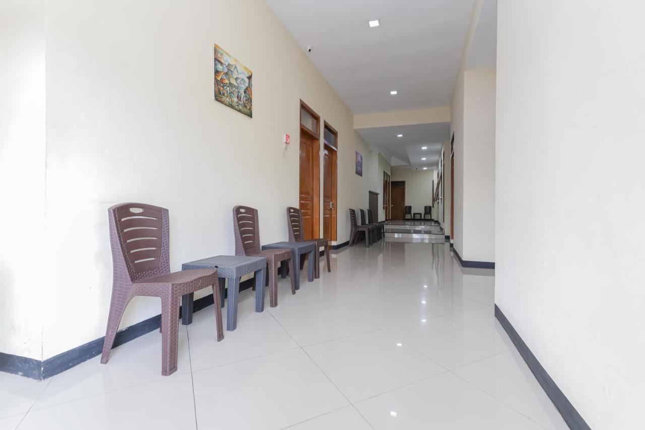 Reddoorz At Wr Supratman Batu Hotel Batu  Buitenkant foto