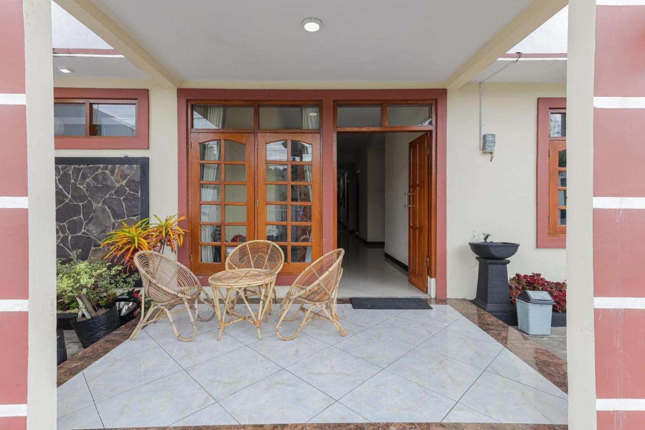 Reddoorz At Wr Supratman Batu Hotel Batu  Buitenkant foto