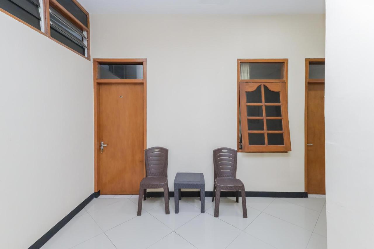 Reddoorz At Wr Supratman Batu Hotel Batu  Buitenkant foto