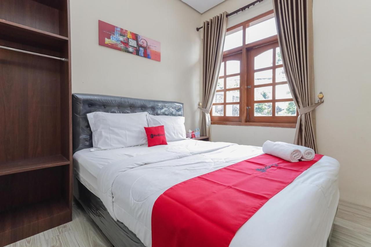 Reddoorz At Wr Supratman Batu Hotel Batu  Buitenkant foto